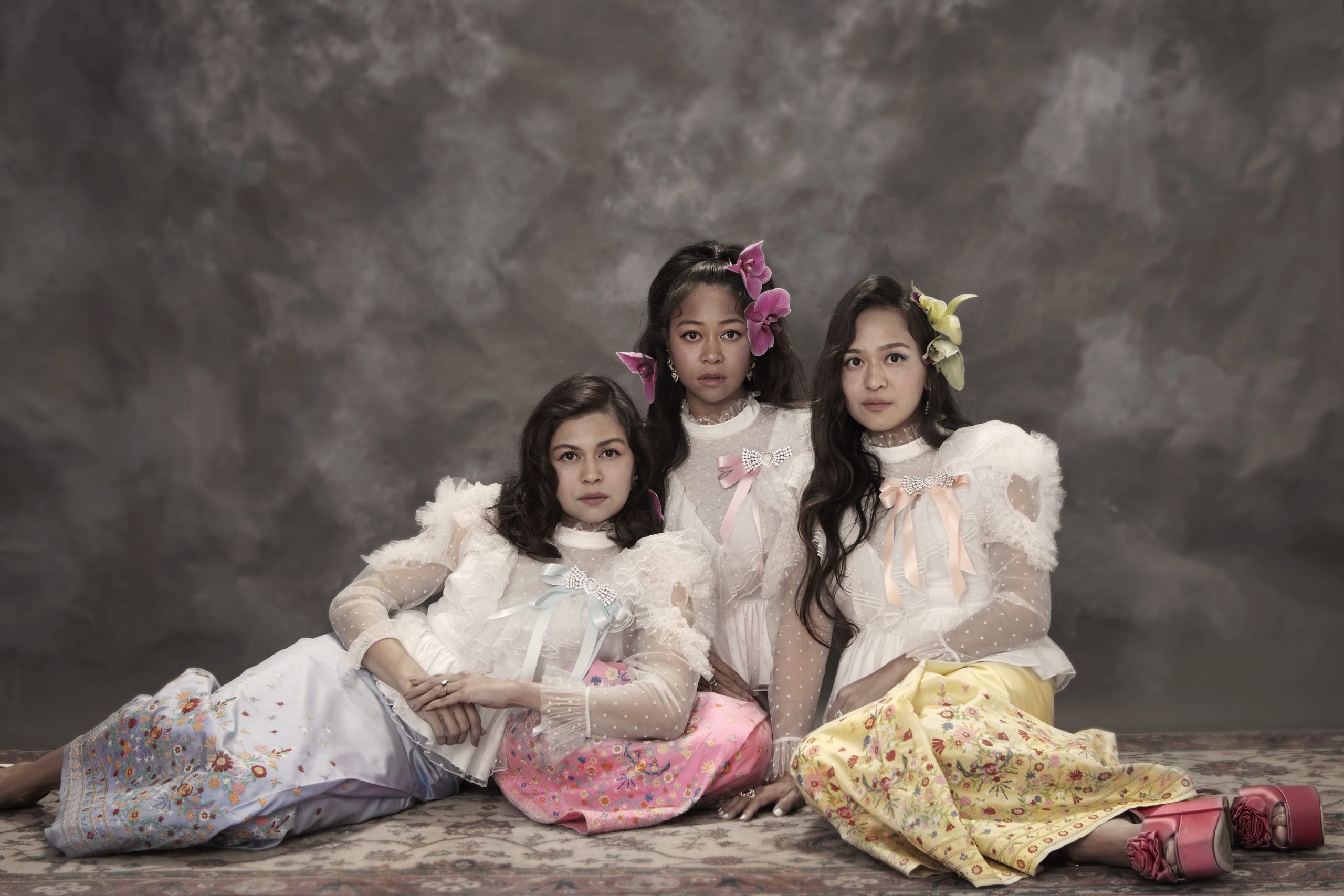 SRETSIS: Capsule Collection - Sawasdee Wan Mae  ‘สวัสดีวันแม่’ : L'Officiel Thailand 