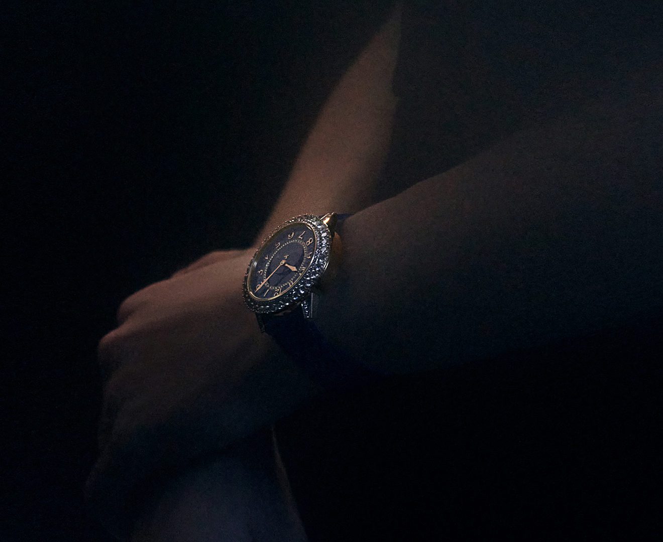 2022-jaeger-lecoultre-amandaseyfried-rdv-bts-06-16x9