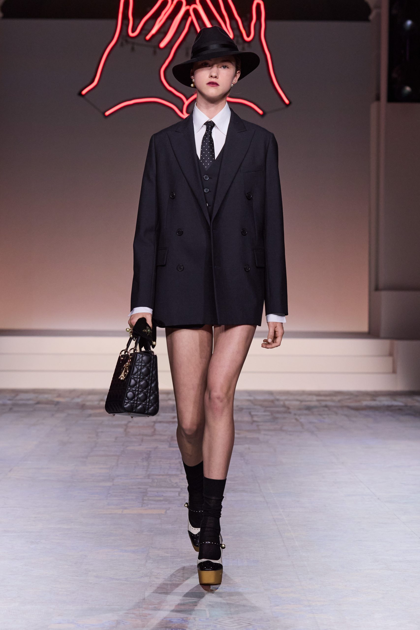 DIOR_FALL_24_NYC_LOOK_004 - L'Officiel Thailand